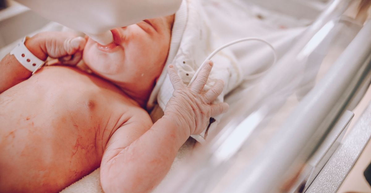 Silniejsze skurcze po drugim porodzie? Skąd się biorą i jak przynieść sobie ulgę
