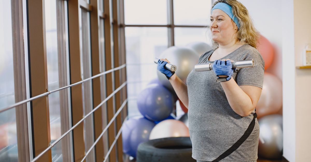 Silniejsza w menopauzie: jak trening siłowy dodaje energii, pewności i zdrowia